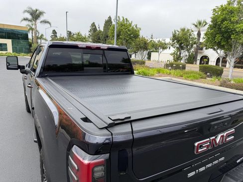 Used 2024 GMC Sierra 2500 AT4 w/ AT4 Premium Plus Package AWD/4WD image 10