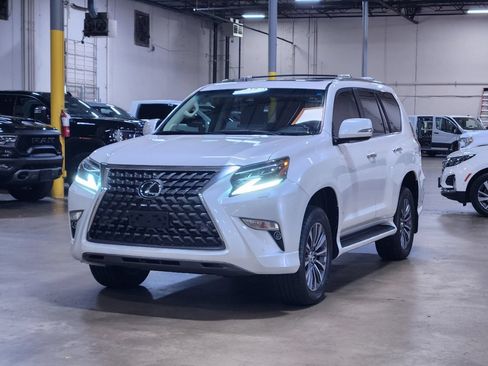 Used 2023 Lexus GX 460 Luxury w/ Accessory Package AWD/4WD image 4