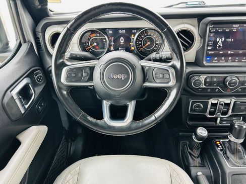 Used 2021 Jeep Wrangler Unlimited Sahara AWD/4WD image 13