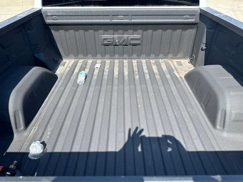 Used 2022 GMC Sierra 1500 SLE w/ X31 Off-Road Package AWD/4WD image 5