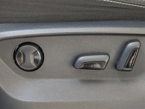 Used 2023 Volkswagen Atlas Cross Sport SE image 25