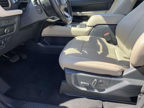 Used 2024 Ford Expedition Limited image 21