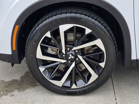 Used 2024 Mitsubishi Outlander SE image 17