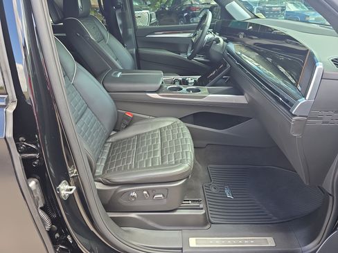 Used 2025 Cadillac Escalade V AWD/4WD image 10