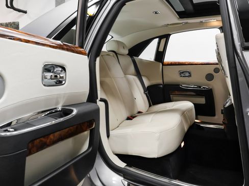 Used 2010 Rolls-Royce Ghost image 68