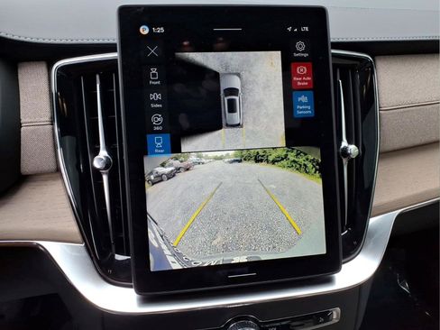 Certified 2026 Volvo XC90 B6 Plus AWD/4WD image 25