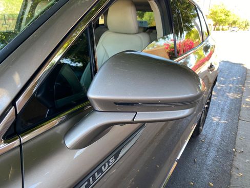 Used 2019 Lincoln Nautilus Reserve FWD image 17