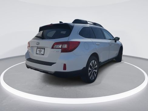Used 2016 Subaru Outback 2.5i Limited AWD/4WD image 5