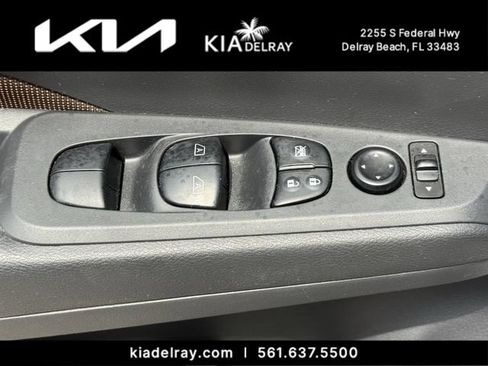 Used 2021 Nissan Kicks SR FWD image 15