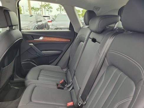 Used 2023 Audi Q5 2.0T Premium Plus w/ Premium Plus Package AWD/4WD image 11