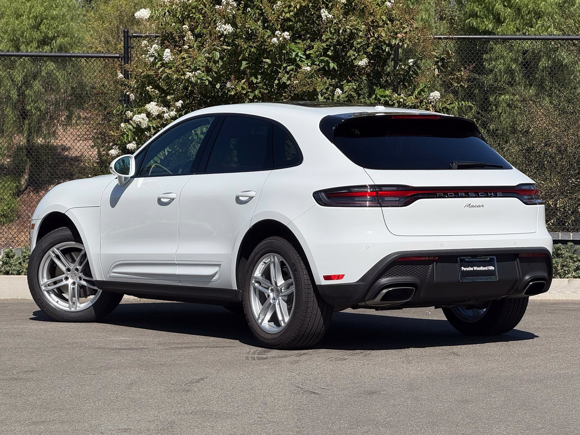 Used 2026 Porsche Macan AWD/4WD image 3