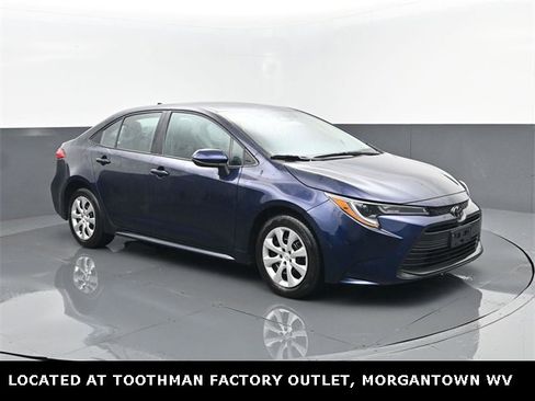 Used 2025 Toyota Corolla LE image 3
