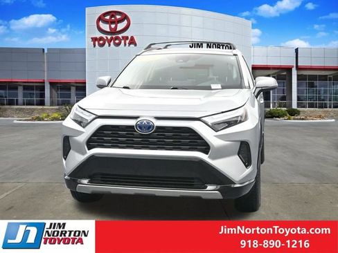 Used 2024 Toyota RAV4 SE AWD/4WD image 2