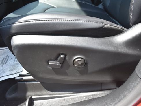 Used 2025 Chrysler Pacifica Select FWD image 13