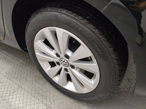 Used 2021 Volkswagen Golf 4-Door image 31