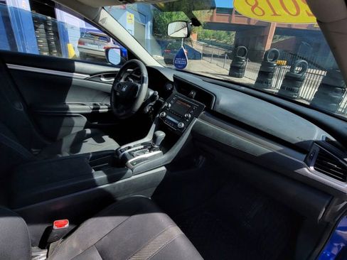 Used 2017 Toyota Camry LE FWD image 3