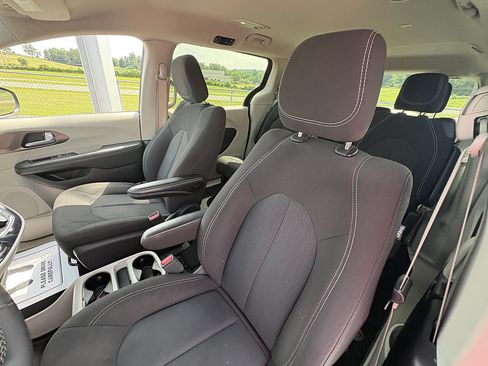 Used 2023 Chrysler Voyager LX FWD image 31