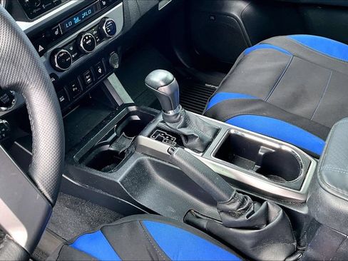 Used 2017 Toyota Tacoma Limited RWD image 14