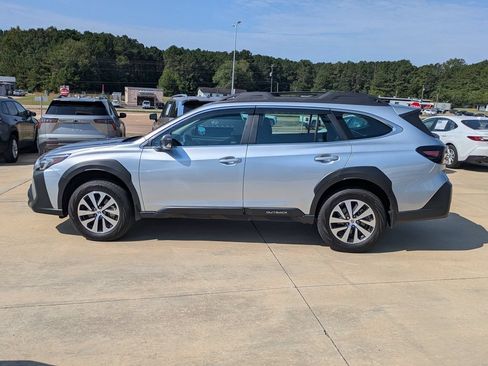 Used 2025 Subaru Outback AWD/4WD image 2