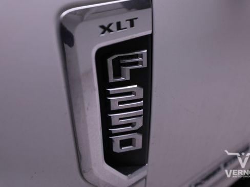 Used 2021 Ford F250 XLT w/ FX4 Off-Road Package image 11