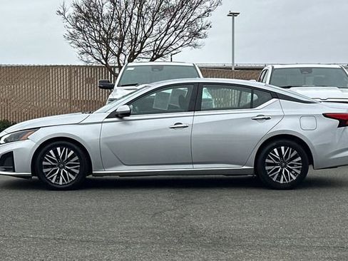 Used 2023 Nissan Altima 2.5 SV image 7
