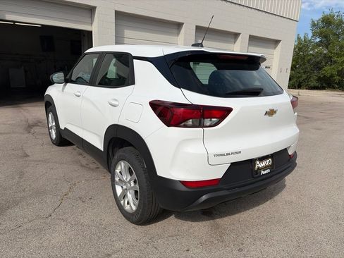 Used 2023 Chevrolet TrailBlazer LS FWD image 3