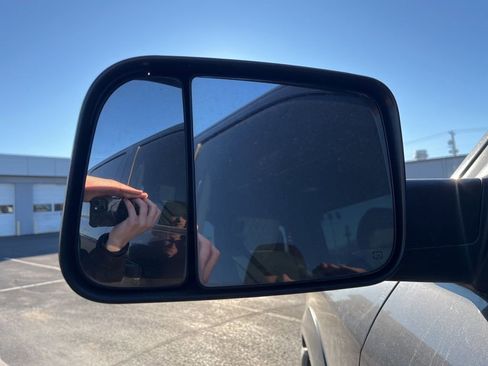 Used 2018 RAM 2500 Tradesman w/ Chrome Appearance Group image 16