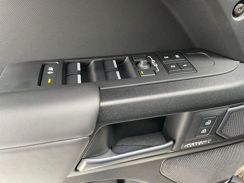 Used 2025 Land Rover Defender 110 image 11