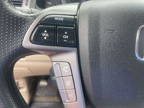 Used 2017 Honda Odyssey SE image 18