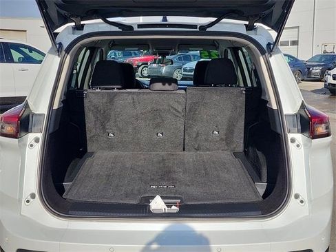 Used 2025 Nissan Rogue S image 5