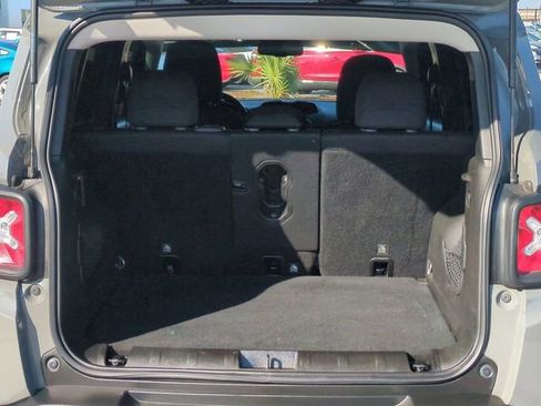 Used 2020 Jeep Renegade Latitude w/ Popular Equipment Group image 13