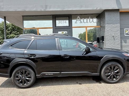 Used 2025 Subaru Outback Onyx Edition AWD/4WD image 2