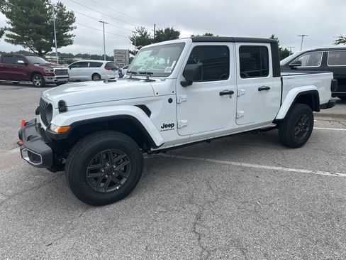 New 2025 Jeep Gladiator Sport image 14