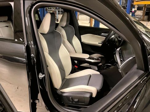 Certified 2025 BMW X2 xDrive28i w/ Technology Package image 9