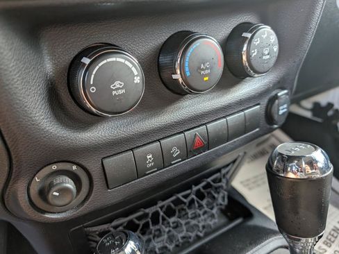 Used 2015 Jeep Wrangler Unlimited Sport w/ Quick Order Package 24S AWD/4WD image 21