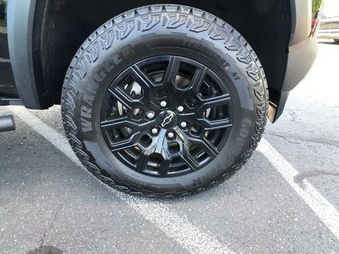 Used 2023 Chevrolet Colorado Trail Boss AWD/4WD image 6