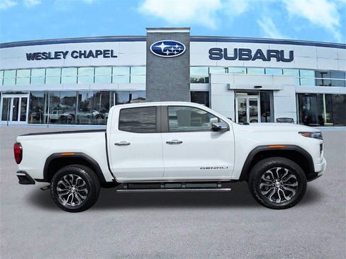 Used 2024 GMC Canyon Denali image 4