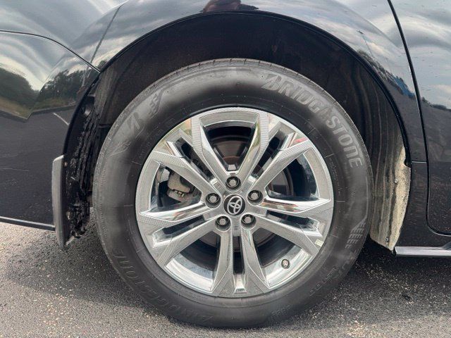 Used 2023 Toyota Sienna XSE AWD/4WD image 10