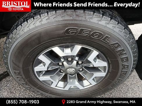 Used 2022 Toyota Tacoma TRD Off-Road image 12