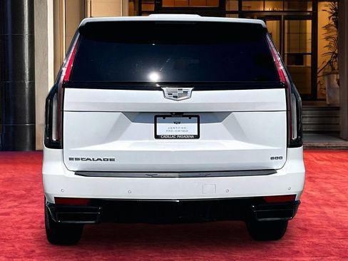 Used 2022 Cadillac Escalade ESV Sport Platinum w/ Heavy-Duty Trailer Package AWD/4WD image 5
