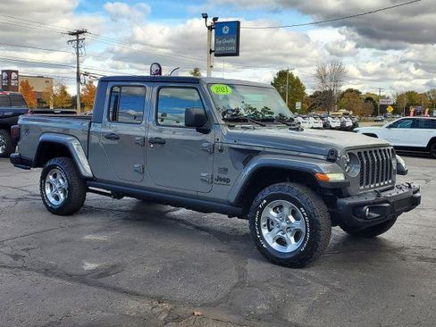 Used 2021 Jeep Gladiator Sport image 2