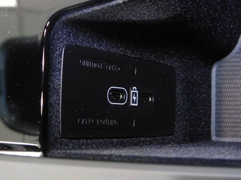 Used 2026 Volvo V90 B6 Cross Country Ultra image 38