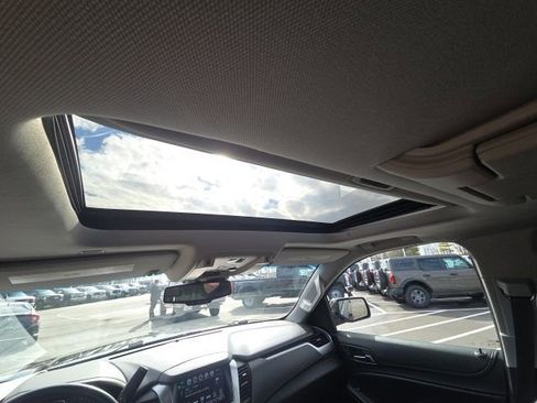 Used 2018 Chevrolet Suburban LT image 19