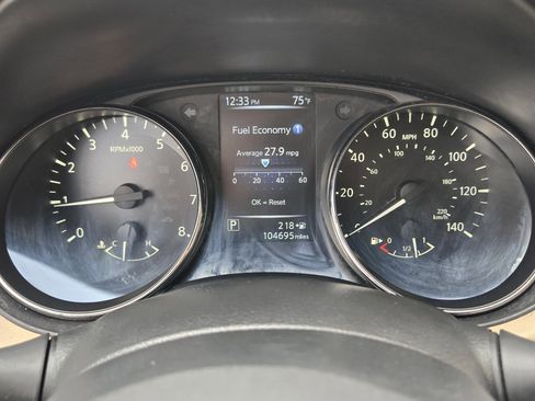 Used 2017 Nissan Rogue SV image 11