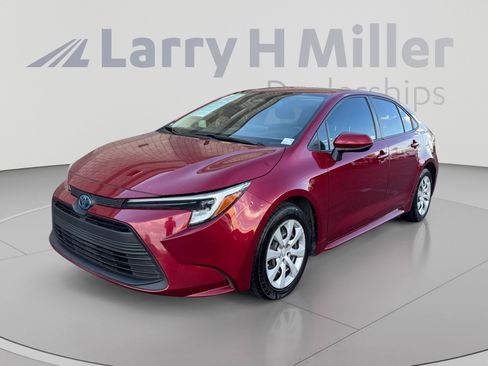 Used 2025 Toyota Corolla LE FWD image 1