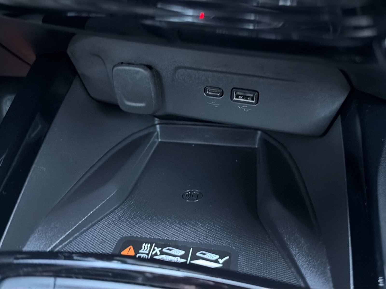 Used 2025 Chevrolet Trax RS w/ Sunroof Package FWD image 36