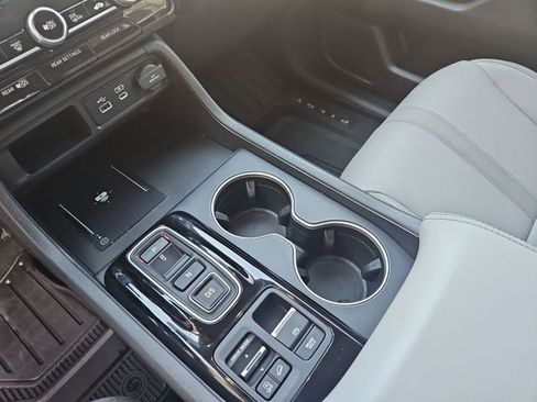 Certified 2024 Honda Pilot Touring image 22