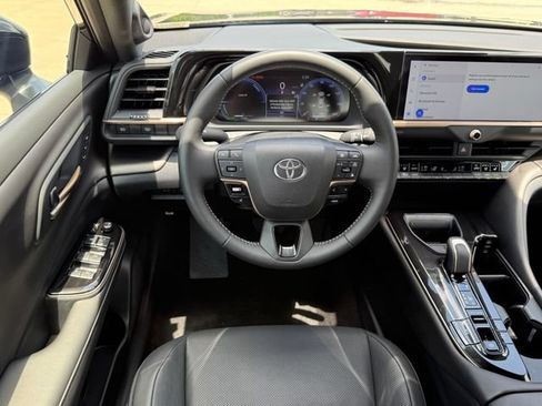 Used 2025 Toyota Crown AWD/4WD image 25