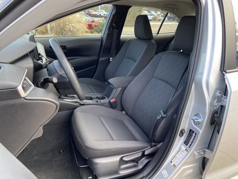 Used 2025 Toyota Corolla LE image 12