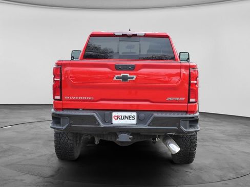 Used 2025 Chevrolet Silverado 2500 ZR2 w/ Technology Package AWD/4WD image 9